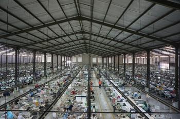Jeans-Näherei in Semarang, Indonesien