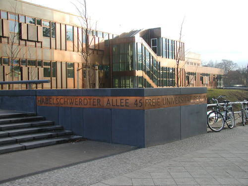 Rostlaube Vorplatz (Habelschwerdter Allee/ Thielplatz)