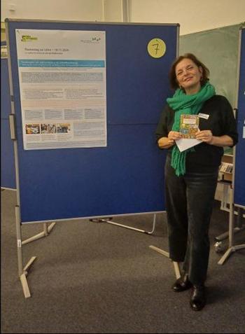 Karola Braun-Wanke bei der Posterpräsentation