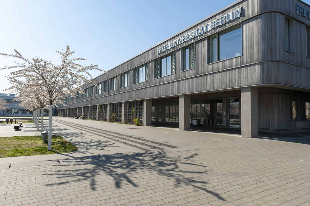 Campus barrierefrei - Zugang Holzlaube