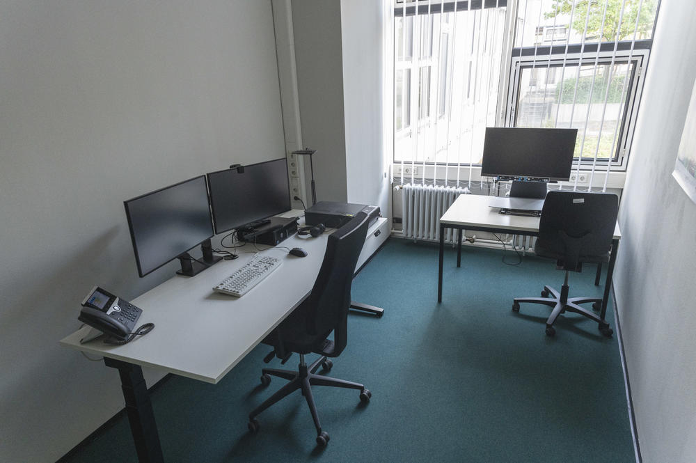 Blick in den inklusiven IT-Arbeitsraum