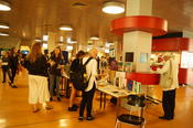 Büchertisch