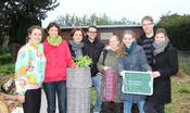 Trotzen jeder Witterung - Interessierte beim Workshop vertikale Balkonbepflanzung