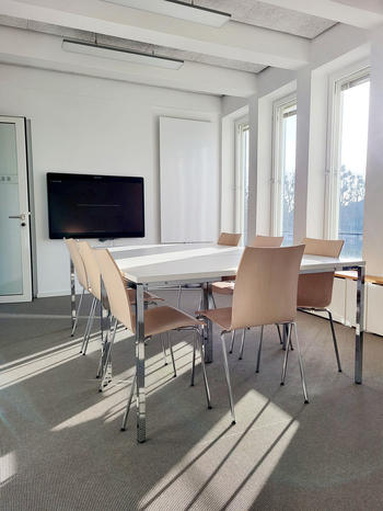 Blick in ein Lab (2. Stock) mit Webex-Board