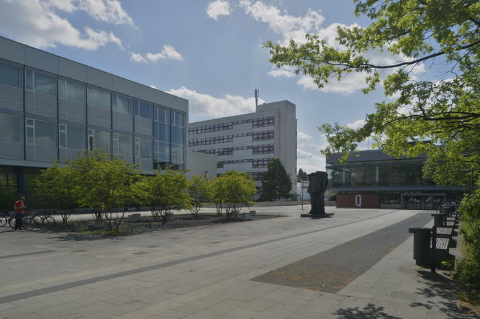 GeoCampus in Lankwitz mit Haus L im Hintergrund