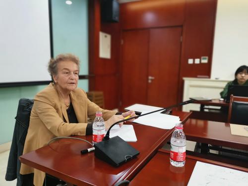 Bundesjustizministerin a. D. Prof. Dr. Herta Däubler-Gmelin beantwortete die Fragen der Studierenden.