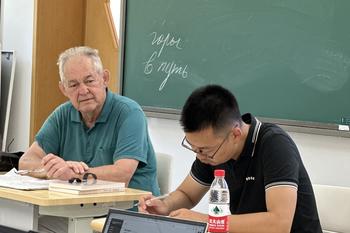 Prof. Christoph Wulf  und Assistenzprof. Dr. Mingchao Mao