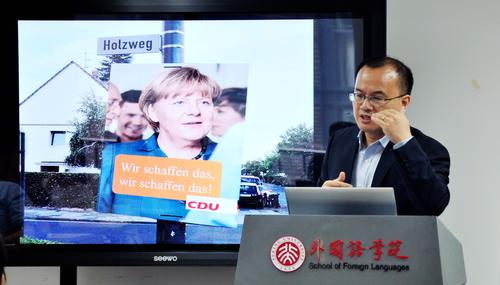 Dr. Ding Hui (Politikwissenschaften) von der Sun-Yat-sen-Universität Guangdong trägt über die deutsche Asylpolitik in Krisenzeiten vor.