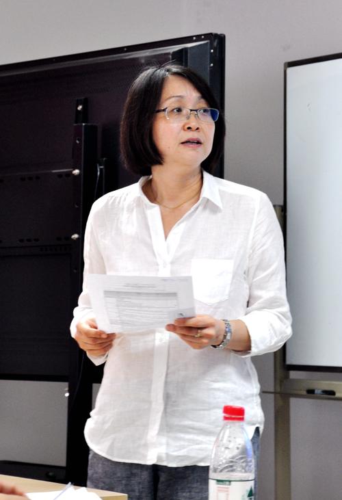Prof. Dr. Gu Yu (Germanistik, Peking Universität) als Moderatorin.