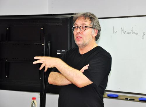 Prof. Dr. Horst Simon (Germanistik, Freie Universität Berlin) erläutert die Migration von Sprache.