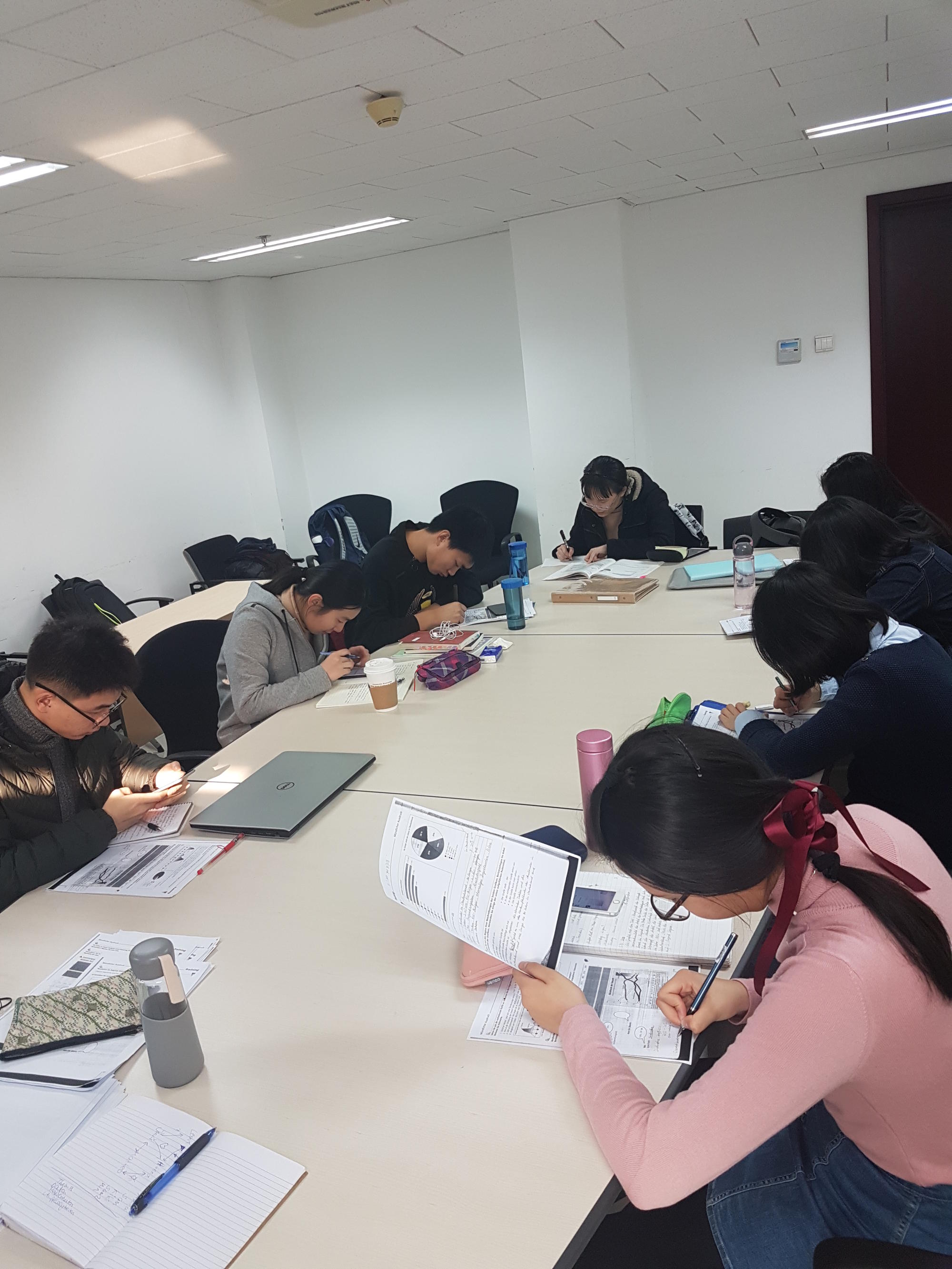 Vertieftes Arbeiten während des Deutschunterrichts.