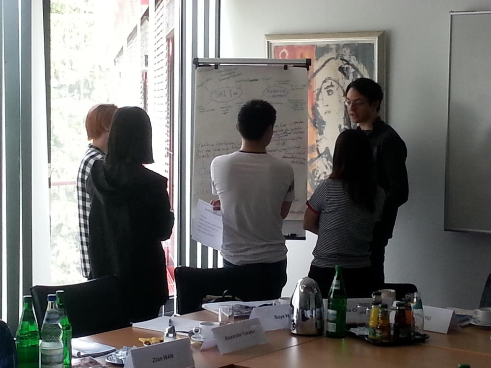 Gruppenarbeit während des Workshops "East Meets West".
