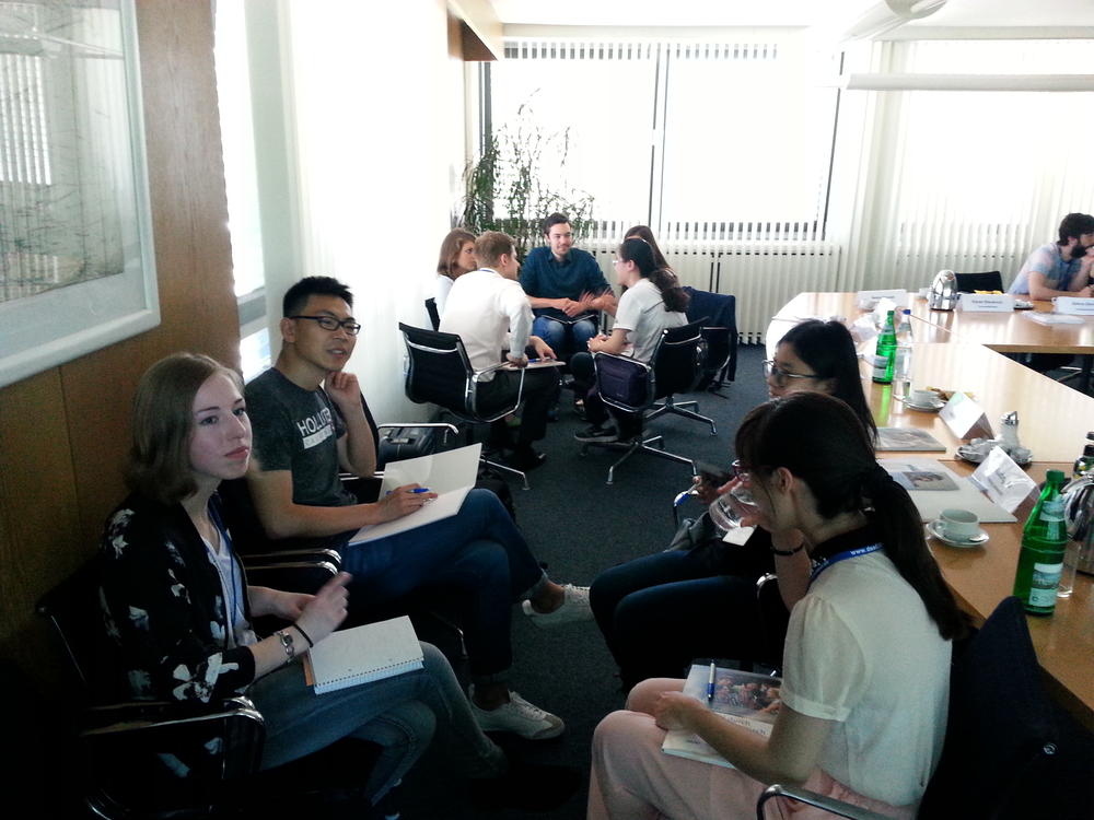 Gruppenarbeit während des Workshops "East Meets West".