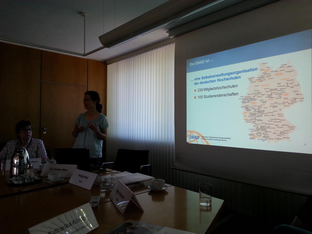 Dr. Esther May stellt den DAAD vor.
