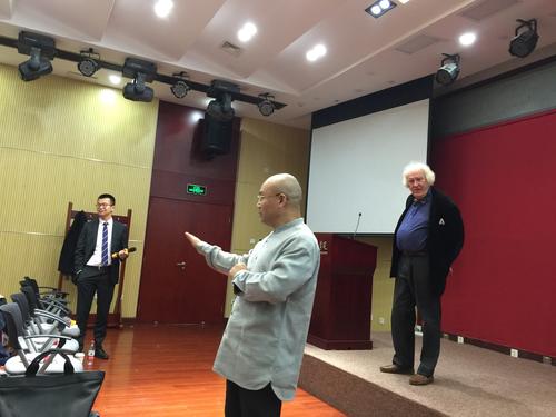 Assistant Professor Mao Mingchao, frischgebackener ZDS-Koordinator, Professor Huang und Professor Borchmeyer.
