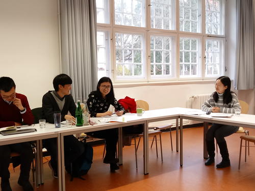 Nach den Vorträgen – hier von Germanistin HUANG Chaoran – gab es stets zahlreiche Rückfragen und Anregungen.