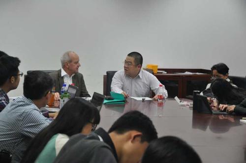 Prof. em. Dr. Wurm und sein ehemaliger Doktorand, Prof. Dr. LI Wei.