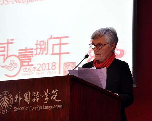Frau Hannelore Bossmann, Leiterin der Pekinger DAAD-Außenstelle, bei ihrem Grußwort.