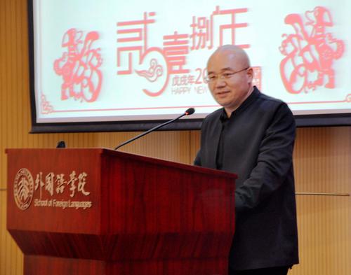 Der Direktor des ZDS Prof. Dr. HUANG Liaoyu begrüßt die Gäste.