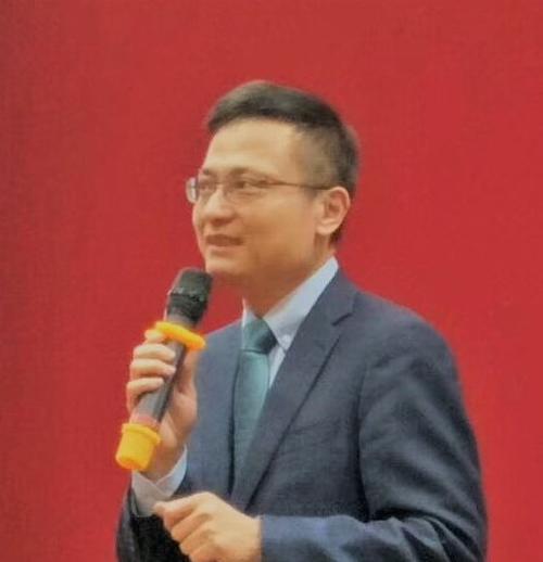 Dr. XIA Hongwei, Leiter des International Office der PKU, beglückwünschte das ZDS zu seiner erfolgreichen Arbeit.
