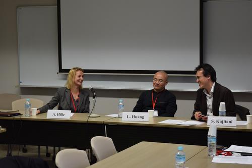 Verstehen sich: Prof. Dr. Almut Hille (ZDS-Projektleiterin an der Freien Universität, Prof. Dr. HUANG Liaoyu (ZDS-Direktor) und Pof. Dr. Shinji Kajitani (DESK Tokyo).