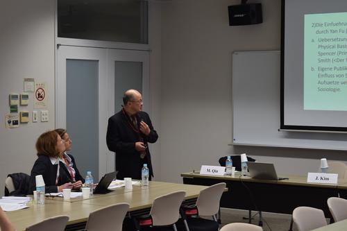 Den Auftakt machte Prof. Dr. QIN Mingrui vom ZDS Peking mit einem Vortrag über den Einfluss deutscher Soziologie in Ostasien.