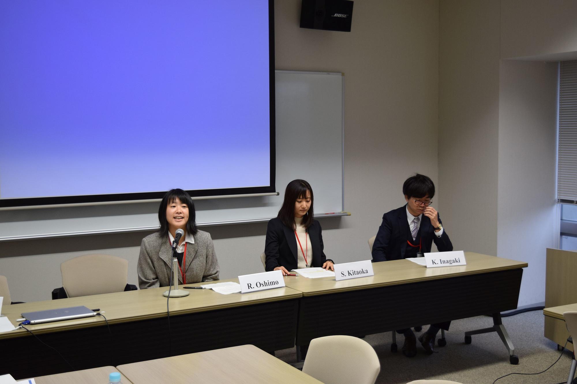 Doktorandinnen und Doktoranden aus Japan, China, Südkorea und Deutschland stellten ihre Dissertationsprojekte vor.