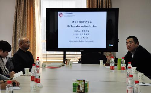 Den einführenden Vortrag hielt der Geschichtswissenschaftler Prof. Dr. LI Wei.