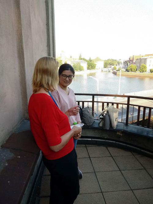 Die Dachterrasse des WBZ bot während der Pausengespräche einen weiten Ausblick über Stadt und Oder.