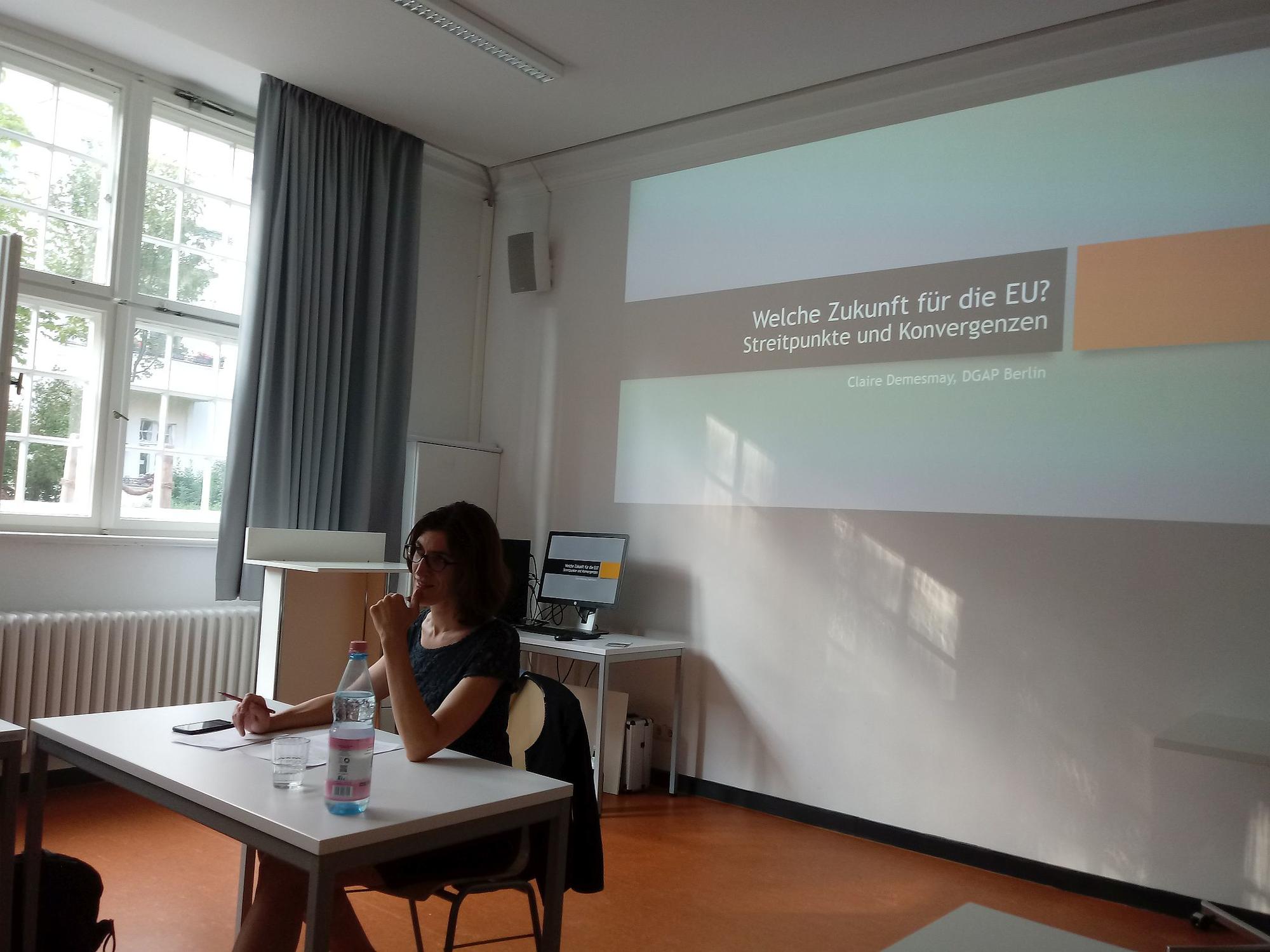 Frau Dr. Claire Demesmay während ihres Vortrags an der Freien Universität.