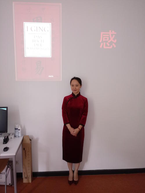 Frau Prof. Dr. WANG Liping im International House der Freien Universität während ihres Workshops.