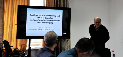 Prof. Dr. QIN Mingrui ging aktuellen gesellschaftlichen Problemen nach.