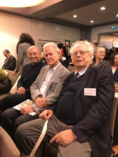 ZDS-Direktor HUANG Liaoyu mit den Professoren Rolf-Peter Janz und Hartmut Eggert (FUB)