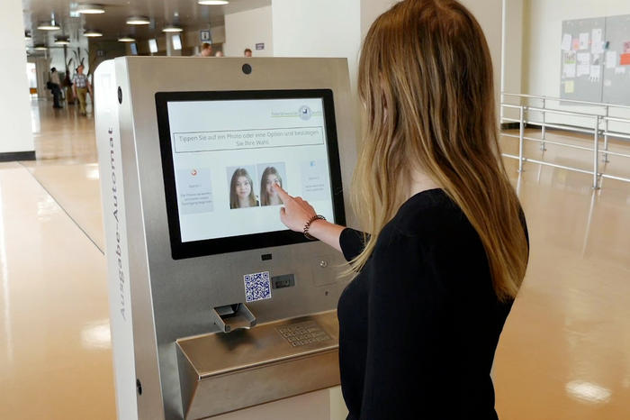 Campuscard-Automat in der Rostlaube