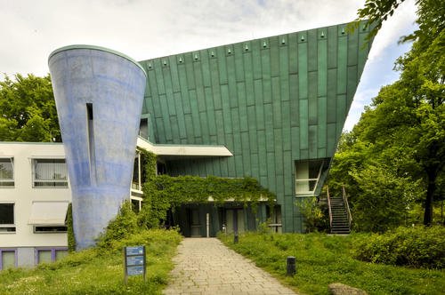 The Center for Continuing Education offers courses and workshop for employees of Freie Universität Berlin and other institutions as well as members of the community who are interested in pursuing further education.