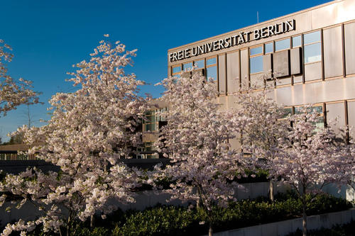 Im Rahmen des Offenen Hörsaals bietet die Freie Universität Berlin interdisziplinäre Ringvorlesungen für die breite Öffentlichkeit.